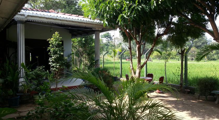 Hansika Guest Inn Buttala Εξωτερικό φωτογραφία
