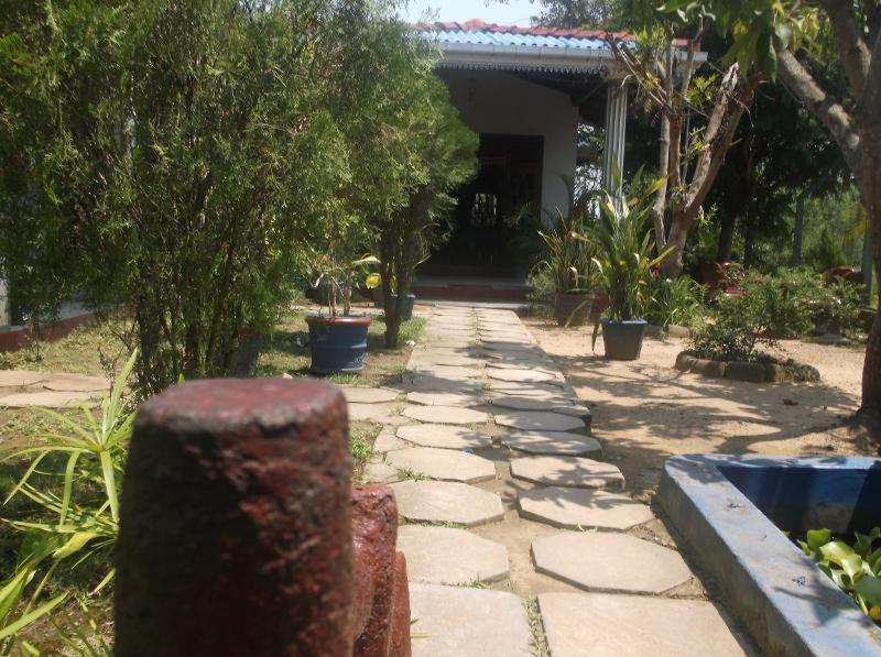 Hansika Guest Inn Buttala Εξωτερικό φωτογραφία